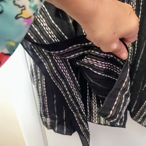 Becca Black Radiance Woven Tunic Size M - Picture 10 of 15